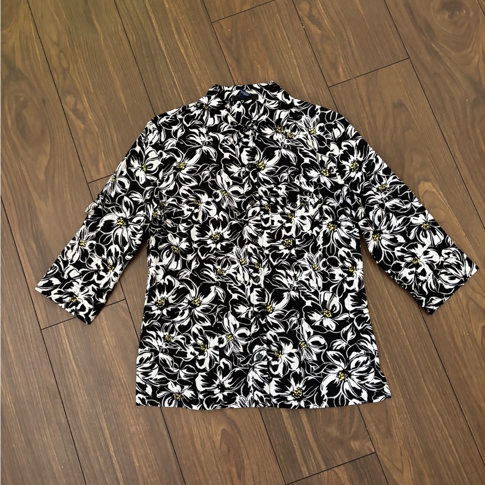 Black & White Floral Women's button up